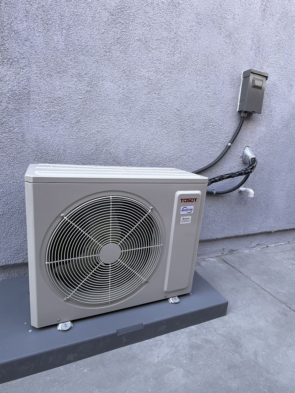 Indoor mini-split set to a comfortable temperature in a Southern California home